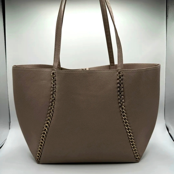 New Badgley Mischka Tote With Chain Detail In Taupe - Picture 2 of 7